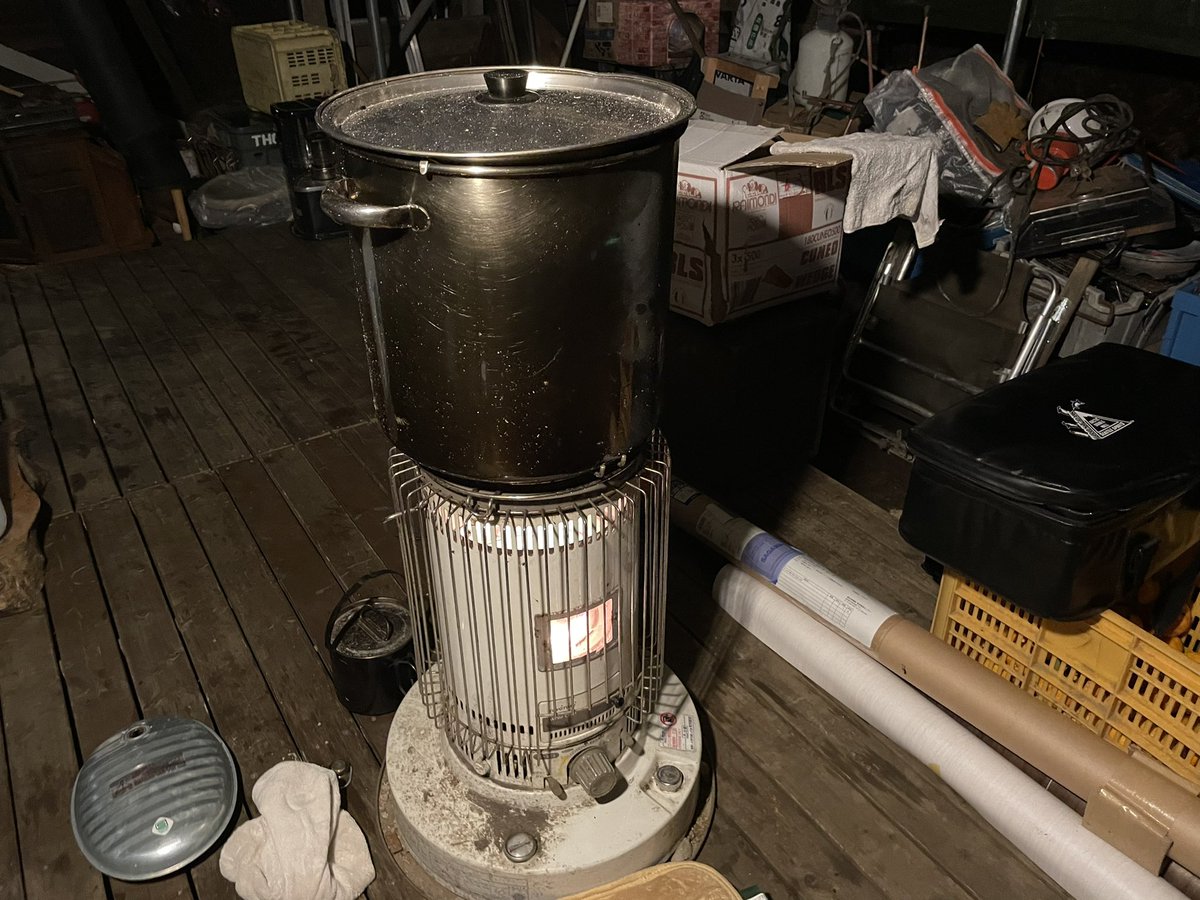 owlmanblossom's tweet photo. 昨日キャンプDEフリーマーケットで探索とキャンプイベントにおける出店方法など参考、勉強しに。とは言え楽し✨
その後CSD2.0に寄ってソーセージと焚き火。
朝採れ白菜の鍋とCARO COFFEEさんのコーヒー頂きました!
ストーブと鍋のサイズ感!!😆✨
#csd20
#朝霧フードパーク
#38explore
#dekitech https://t.co/rTGuCkIZgo