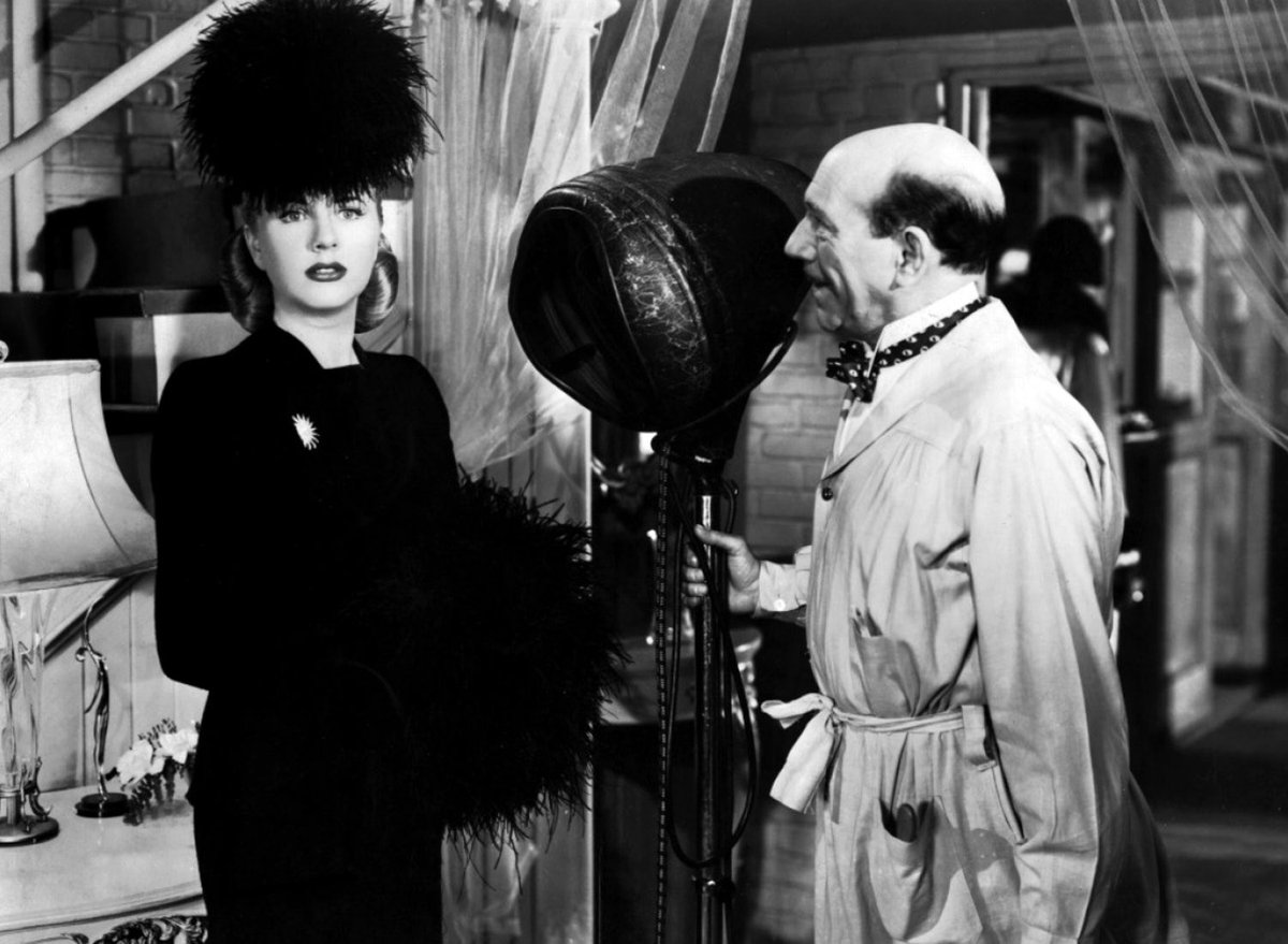GlamAmor's tweet photo. LADY ON A TRAIN (1945) is on @tcm now, so of course I'm calling out its costume designer #HowardGreer. Best known for heading Paramount's costume dept, he quit to open his own couturier. But he still freelanced + created a vast wardrobe for a blonde #DeannaDurbin. #TCMParty #TCM https://t.co/Ynp84zOX8s