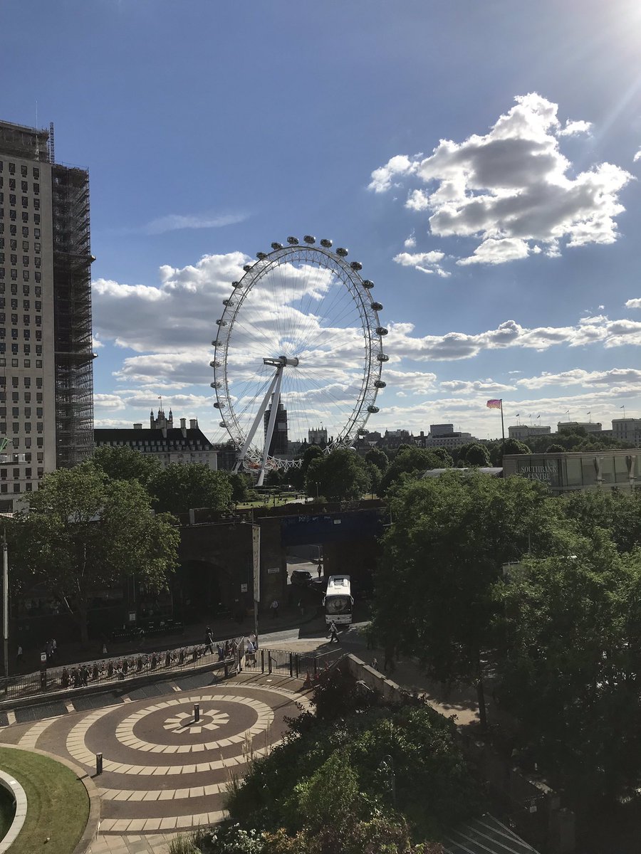 A peaceful night on the Thames 

Click the link below to learn all the secret spots that only Londoners know about💪💪

drive.google.com/drive/folders/…

#london #londontour #tour #tours #walking #walkingtouts #beer #pint #southbank #food #drinks #goldenhour