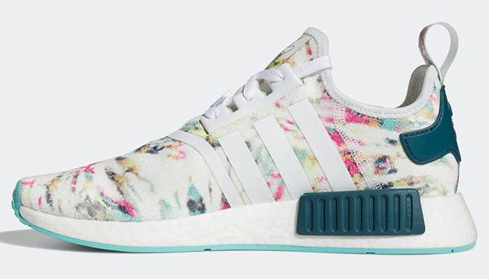 KicksDeals's tweet photo. 👏 40% OFF savings are available for the "Tie Dye" adidas NMD_R1 at $84.99 + FREE shipping.

BUY HERE -> https://t.co/AgZ3cc5rqL (promotion - use code PARDEC15 at checkout) https://t.co/1FUZ6I100O