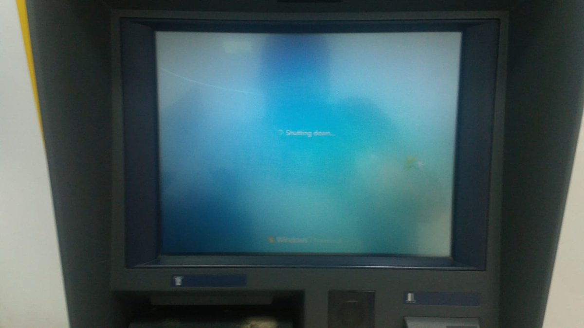 hendrastono's tweet photo. knapa juga ini ATM @bankmandiri @mandiricare tetiba "restart"..... lagi-lagi kartu ATM "ditelan".... *siap2 antri lagi yang melelahkan.... #kapok https://t.co/w2ZgIiNe8e