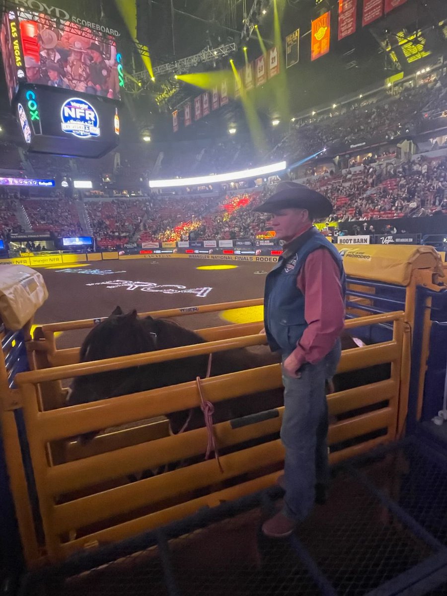 Seeing my dad behind the chutes again will never get old. Here we go round 10!!