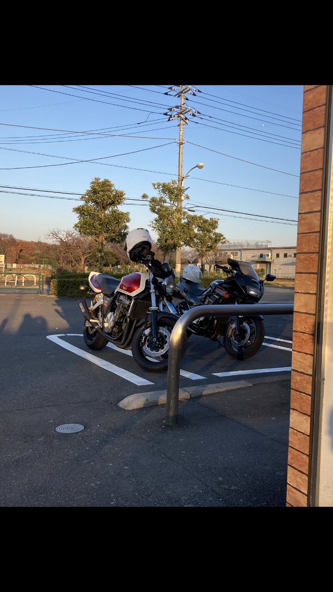 traction123451's tweet photo. 寒さに弱いイソ人なので重要なチェックをしに行ってきます😃

#電熱ジャケット
#電熱グローブ
#冬のバイク乗り
#ジィーピーズィー乗りのオジサン
#イソ人バイカー https://t.co/jjzu36NfZk