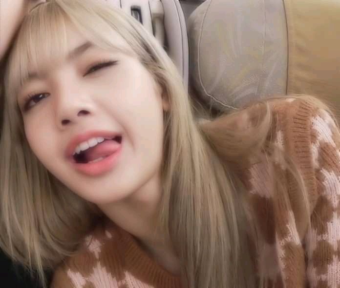 skrtbluee's tweet photo. "i want a girlfriend"

No, you want Lisa Manoban from blackpink. https://t.co/m5jxVvd9tb