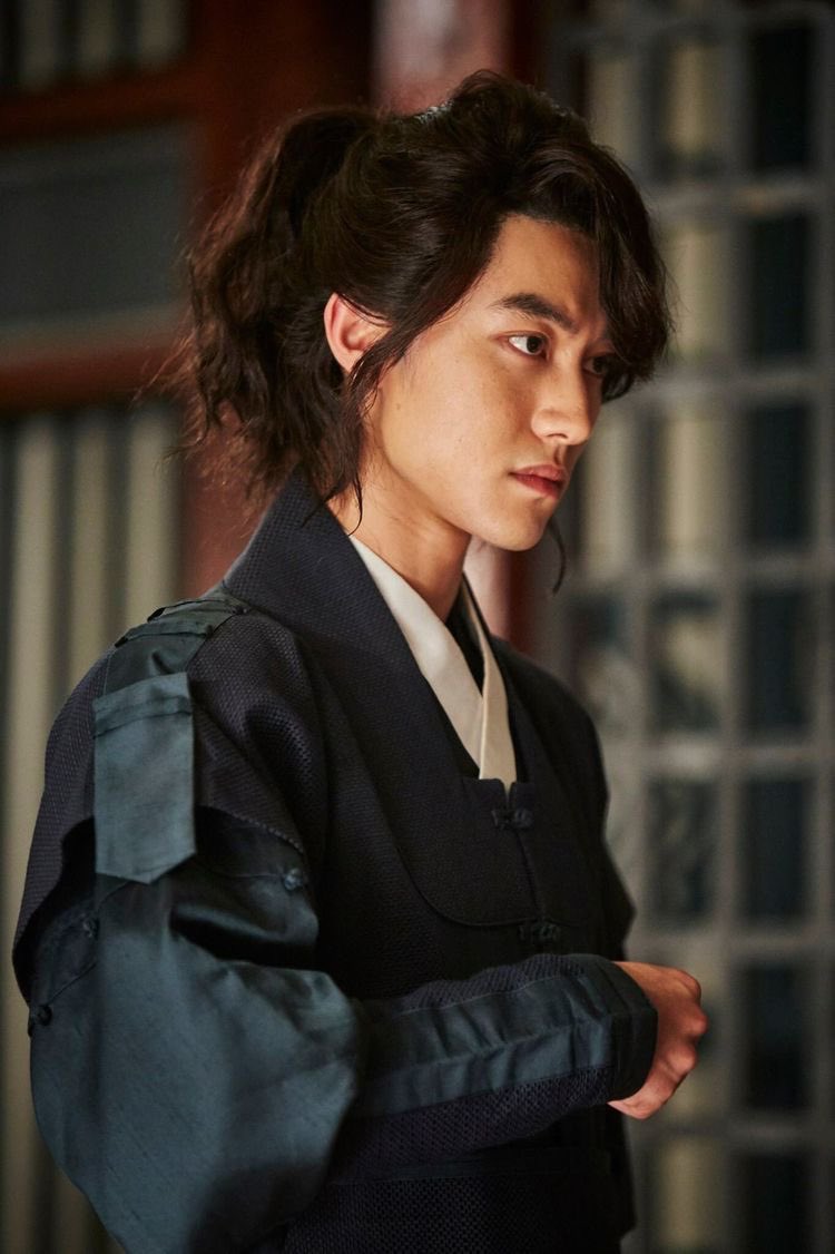 saraxsofia's tweet photo. Where WHERE have this man been all my kdrama life? ���😍 #chiefkim #loveinthemoonlight https://t.co/wfvmanXSvL