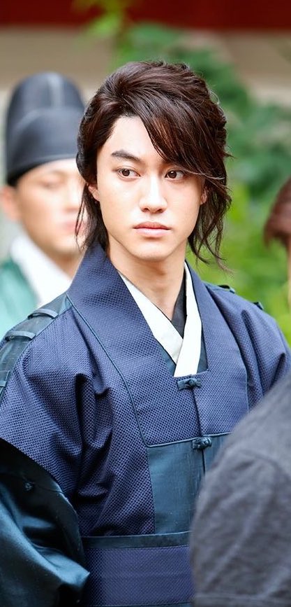 saraxsofia's tweet photo. Where WHERE have this man been all my kdrama life? ���😍 #chiefkim #loveinthemoonlight https://t.co/wfvmanXSvL