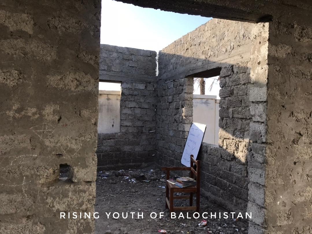 _R_Y_B_'s tweet photo. رائزنگ یوتھ آف بلوچستان

اے اکس گورنمنٹ گرلز ہائی اسکول ھوشاپ ئیگ اَنت ۔ 2007 ءَ پرائمری ءَ چہ مڈل کنگ بوتگ ءُ آئی ءِ همرائی ءَ گیشیں کلاسرومزانی واستہ زر ھم دیئگ بوتگ بلے کلاسرومزانی کار چت ءَ اوشتاتگ ۔ پدا لھتے مُدّت ءَ رند ہائی اسکول ءِ بستار دیئگ بوتگ ءُ انگت دیمروی ءِ کار https://t.co/xqgHuplQWX