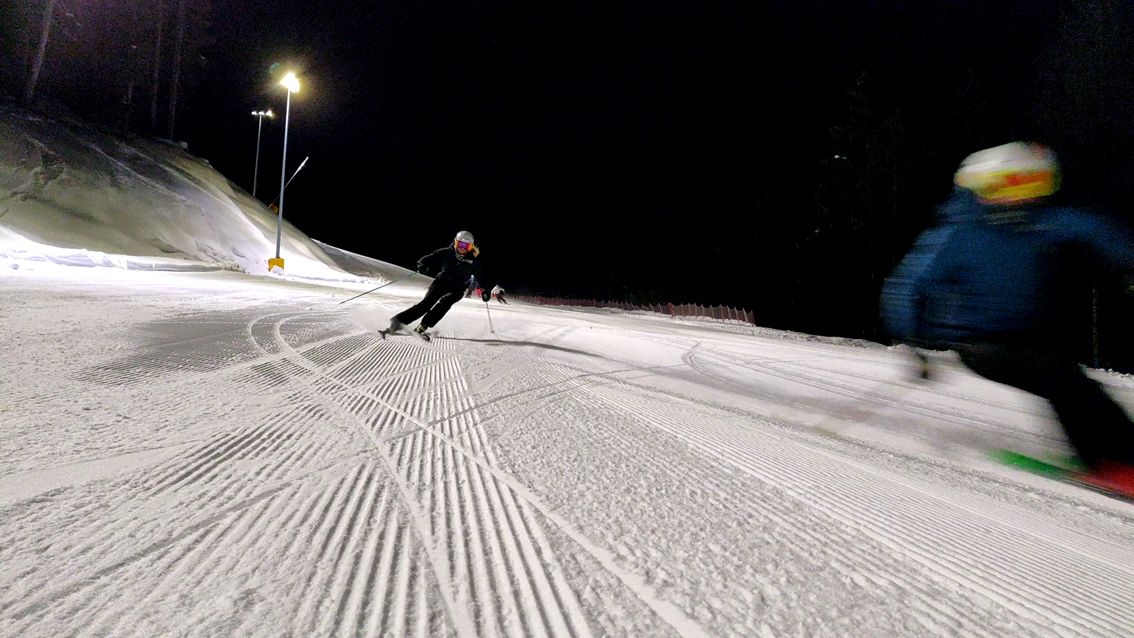 TurismoItaliaNw's tweet image. Sulla Superpanoramica del Baradello si scia anche di notte: illuminazione tecno per la pista della skiarea Aprica-Corteno 
Leggi la notizia bit.ly/31X3M6P 

#Superpanoramica #Baradello #skiarea #turismo #Aprica #Corteno @ApricaSkipass @apricatweet