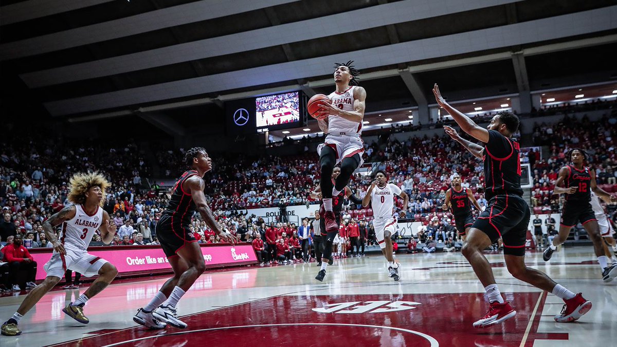 AlabamaMBB's tweet photo. Back-to-back wins over a top-15 opponent 😤

Recap: https://t.co/sbz5Mxv2jw

#RollTide | #BlueCollarBasketball https://t.co/NvdSLSKLtN