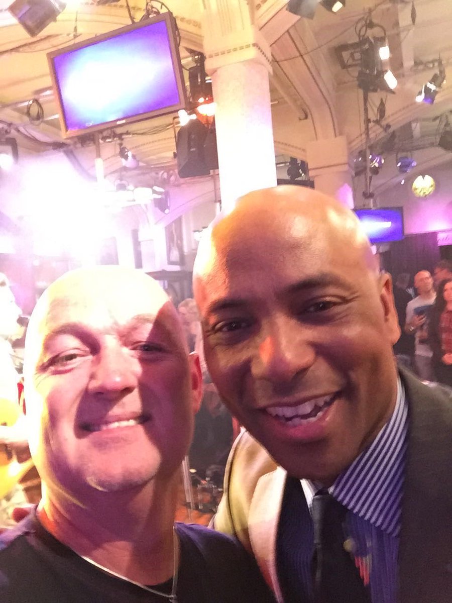 ⁦<a href="/HumbertoTan/">Humberto Tan</a>⁩    Ook in 2016 was ik erbij. Vanavond weer feest! ? 🏆 ⁦<a href="/Max33Verstappen/">Max Verstappen</a>⁩