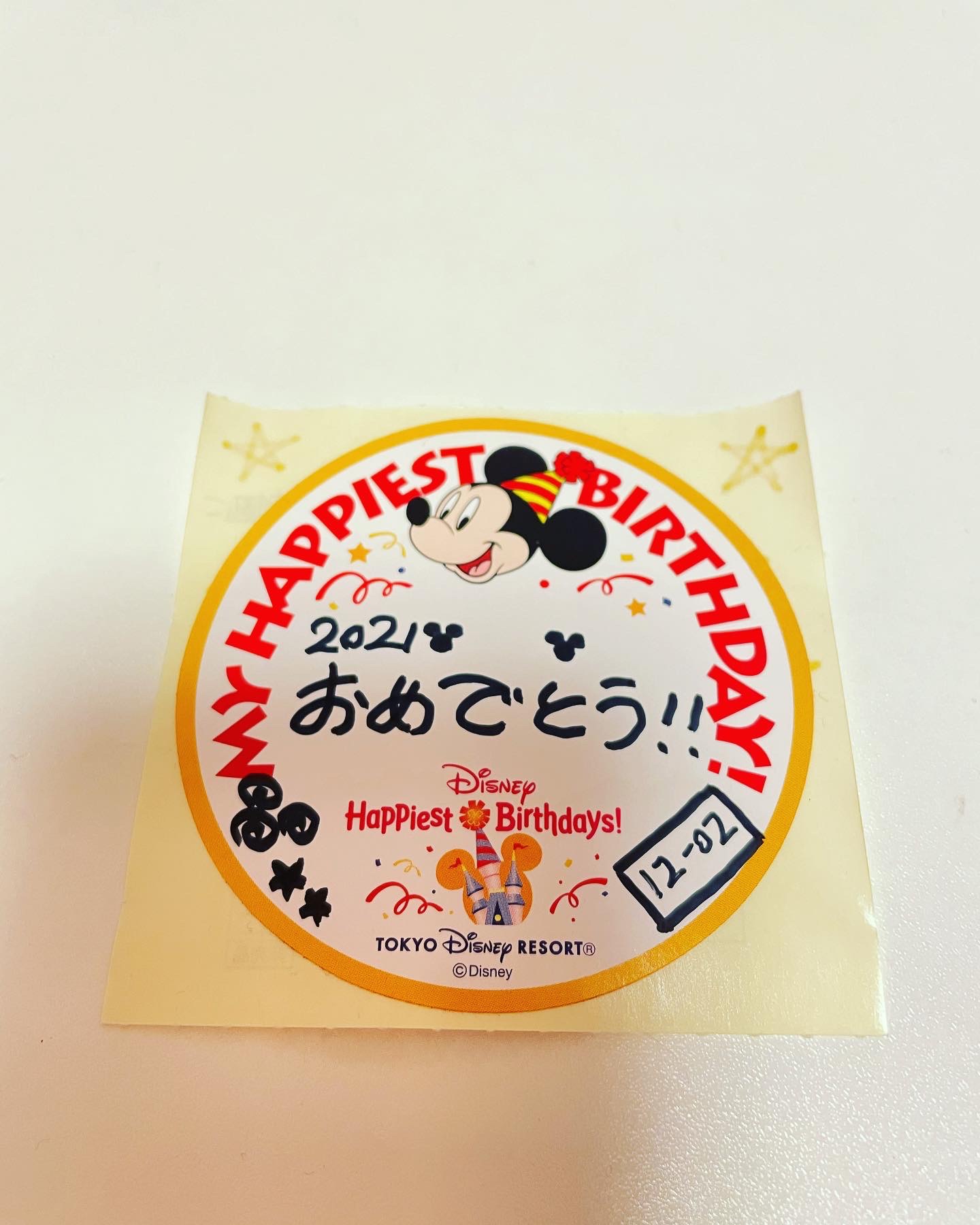 れでぃきゃな 12月2日にディズニーに行った時 駐車場に止めていた車の後ろのワイパーに挟まってたバースデーシール 東京 ディズニーランド 東京ディズニーリゾート 夢の国 車のナンバープレート 12 何このおもてなし感ハンパない さすが