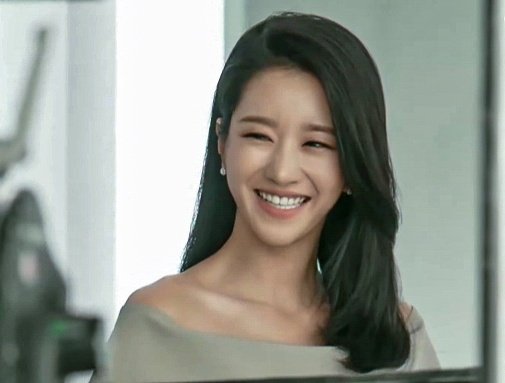 yeajihappyacc's tweet photo. Seo Yeaji and the eyesmile https://t.co/AcfZzgkks8