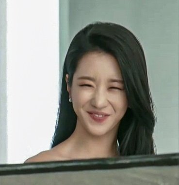 yeajihappyacc's tweet photo. Seo Yeaji and the eyesmile https://t.co/AcfZzgkks8