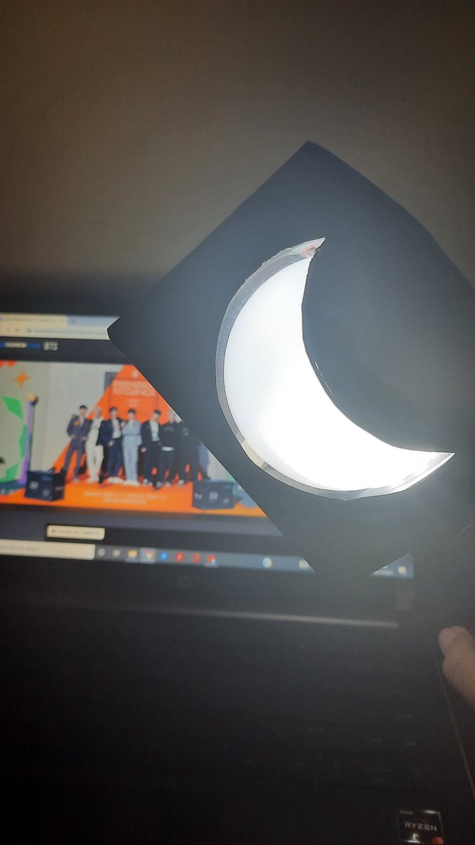 Rewatching PTD in LA with my moon cover 🌙

#MoonForJinLA @BTS_twt