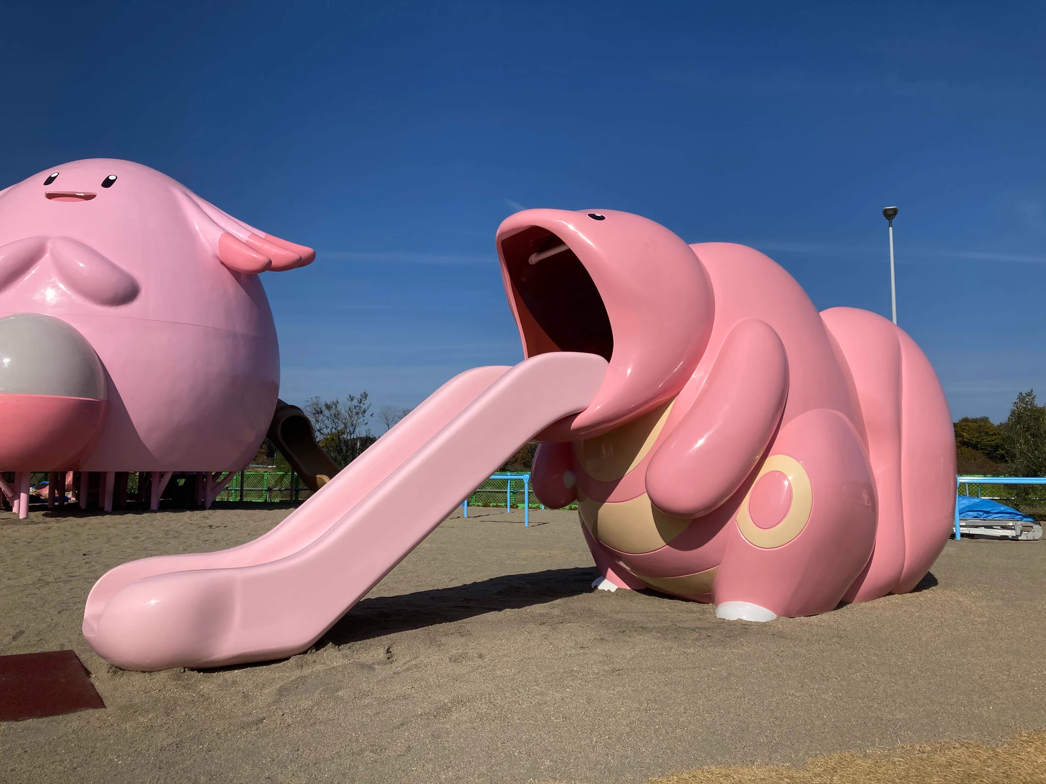 福島県浪江町の「ラッキー公園」がオープン！ピンク色のポケモンたちが大集合！