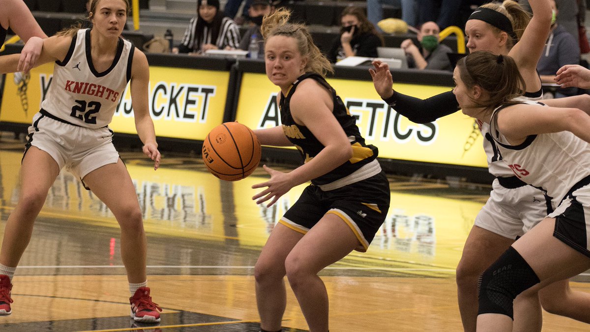 uwswbb's tweet photo. RECAP: 1️⃣7️⃣ different players scored as the Yellowjackets topped Martin Luther 78-49, on Saturday to pick up their first @umacathletics win of the season

📰 https://t.co/c3SKAi8ptt

#WeAreSuperior https://t.co/XoaJgvHEng