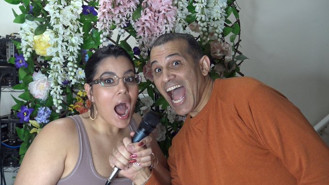 WHO SINGS BETTER? BATTLE OF THE VOICES VIDEO: https://t.co/ZLhmm4KEVT https://t.co/8VDyJsOXR3