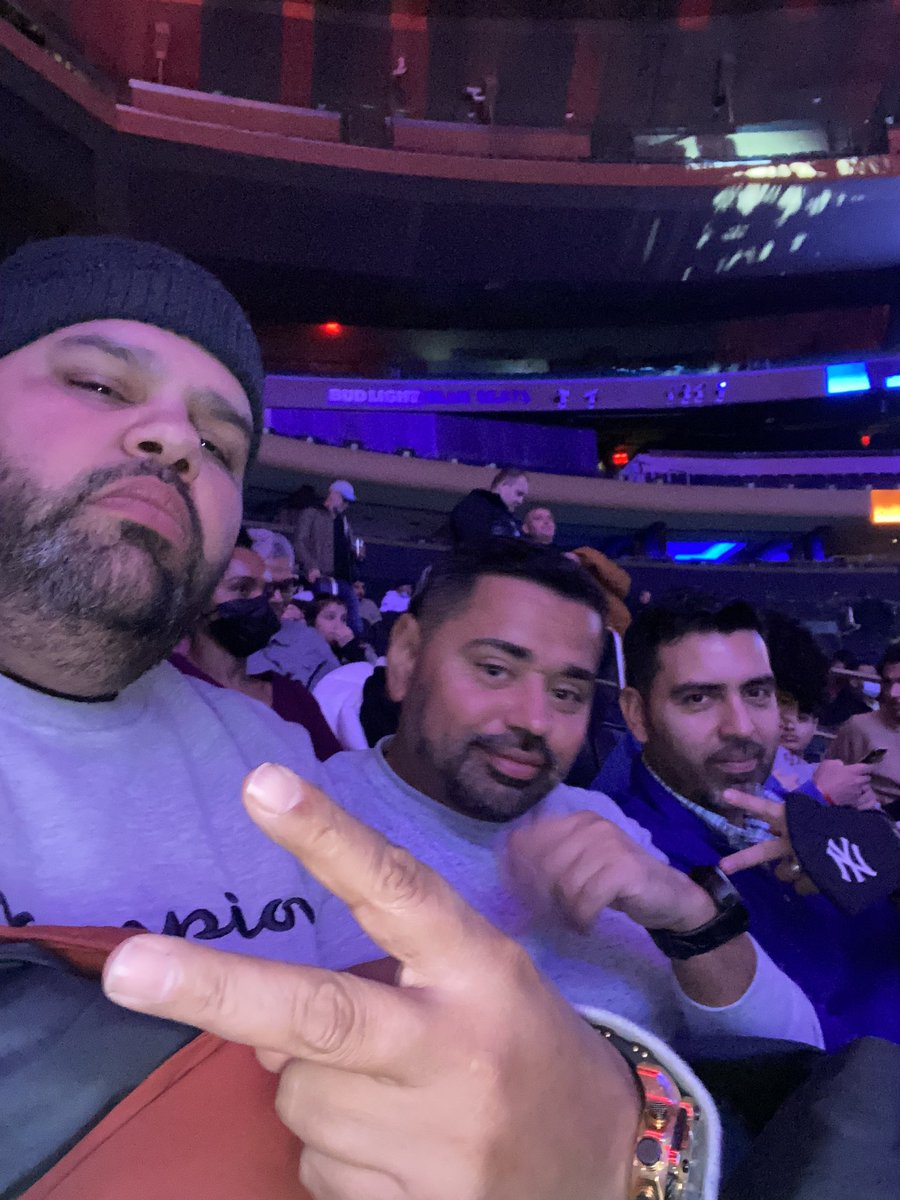 Baseball42Talk's tweet photo. #MSG #LomachenkoCommey #espnplus https://t.co/HggTC0k5Nb