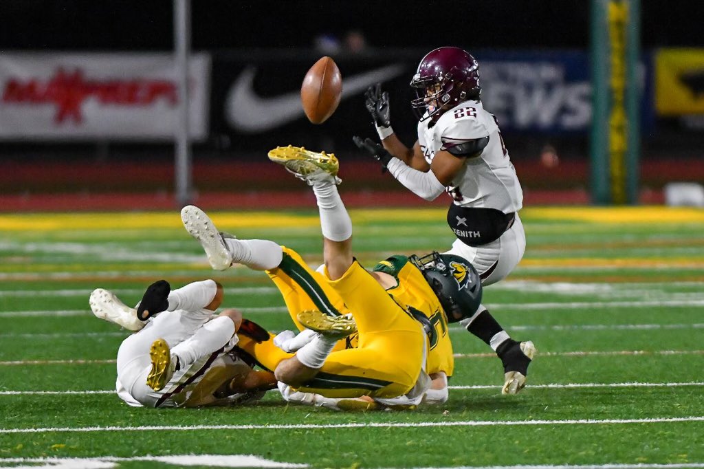 KernHighNetwork's tweet photo. Check out some great shots from the first half @IHSFalcons 📸:@2mduffel https://t.co/vd49fOKv6i