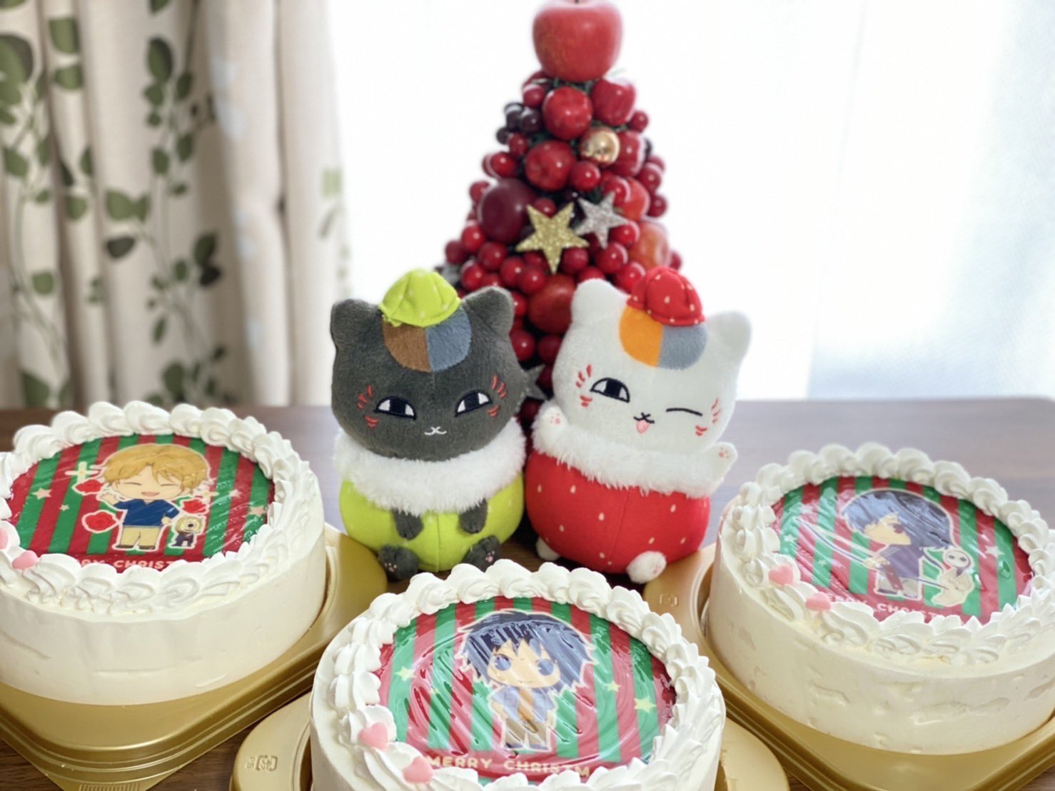 O Xrhsths 緑川ゆき Sto Twitter 美味しそう プリロール様の 夏目友人帳 のクリスマスケーキ です 限定描きおろしの可愛いニャンコ先生イラストや各キャラのケーキもあって ご購入特典は同じ柄 全9種 のオリジナル缶バッジです クリスマスも間近なのでご注文