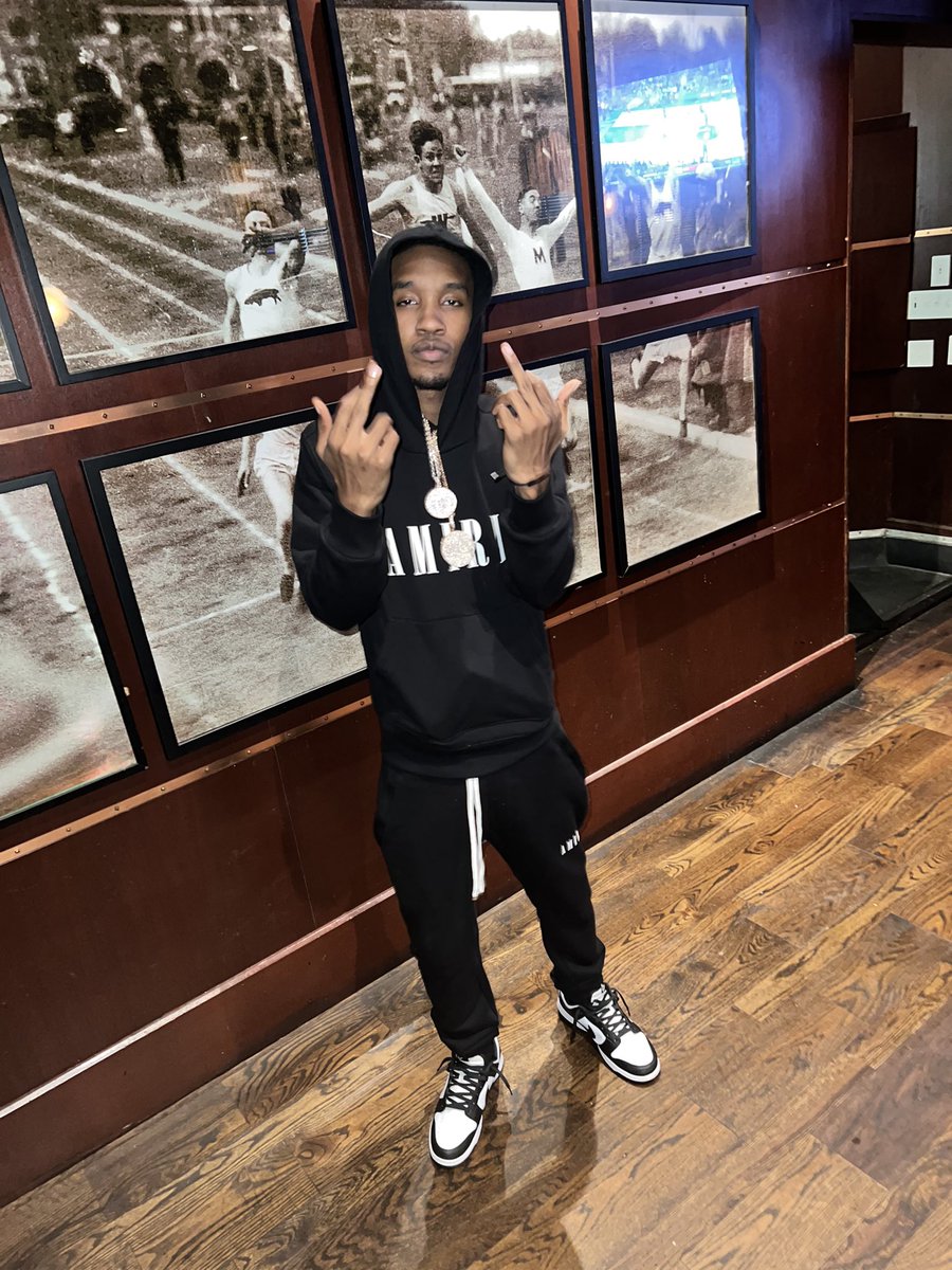 1sbwobs's tweet photo. I thank God everyday I dont feel basic! Kobe Vs Kobi year ๐ฒ๐ค #REALSkrilla #LLTheGuys #LLDraco #SkeenoLiving #LLMo https://t.co/LywoIBxwJL