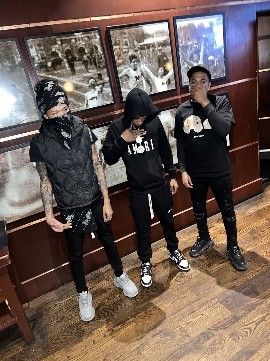 1sbwobs's tweet photo. I thank God everyday I dont feel basic! Kobe Vs Kobi year ๐ฒ๐ค #REALSkrilla #LLTheGuys #LLDraco #SkeenoLiving #LLMo https://t.co/LywoIBxwJL