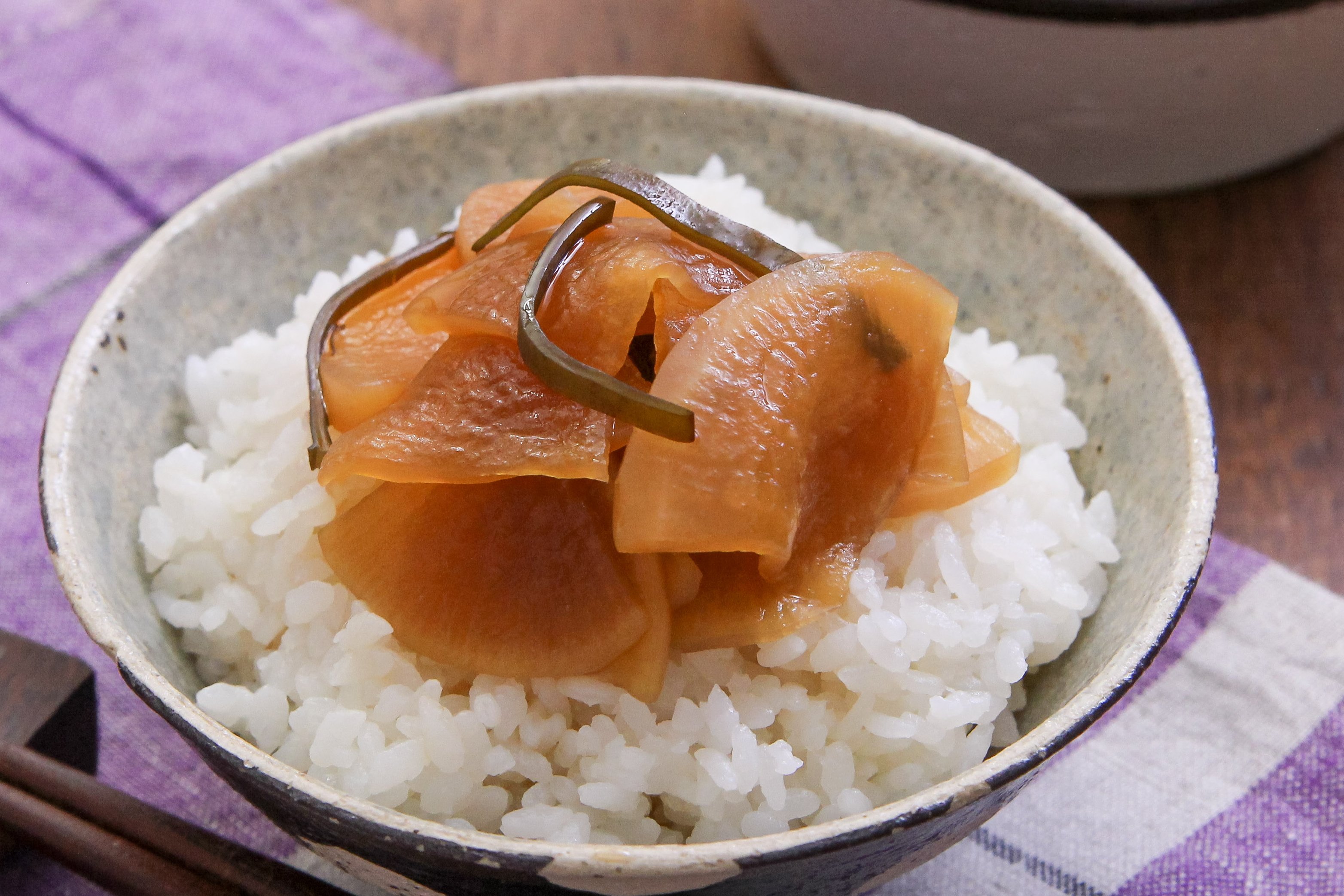 ラク速レシピのゆかり Toroaスイーツ開発 料理家 大根がみるみる消えてく 冬の最強のご飯の お供 ポリポリ止まらない やみつきの大根の漬物 大根あったら迷わず作りたくなる異様な美味しさです 醤油80ml 酢大4 砂糖大4 5 生姜1かけを強火で熱し