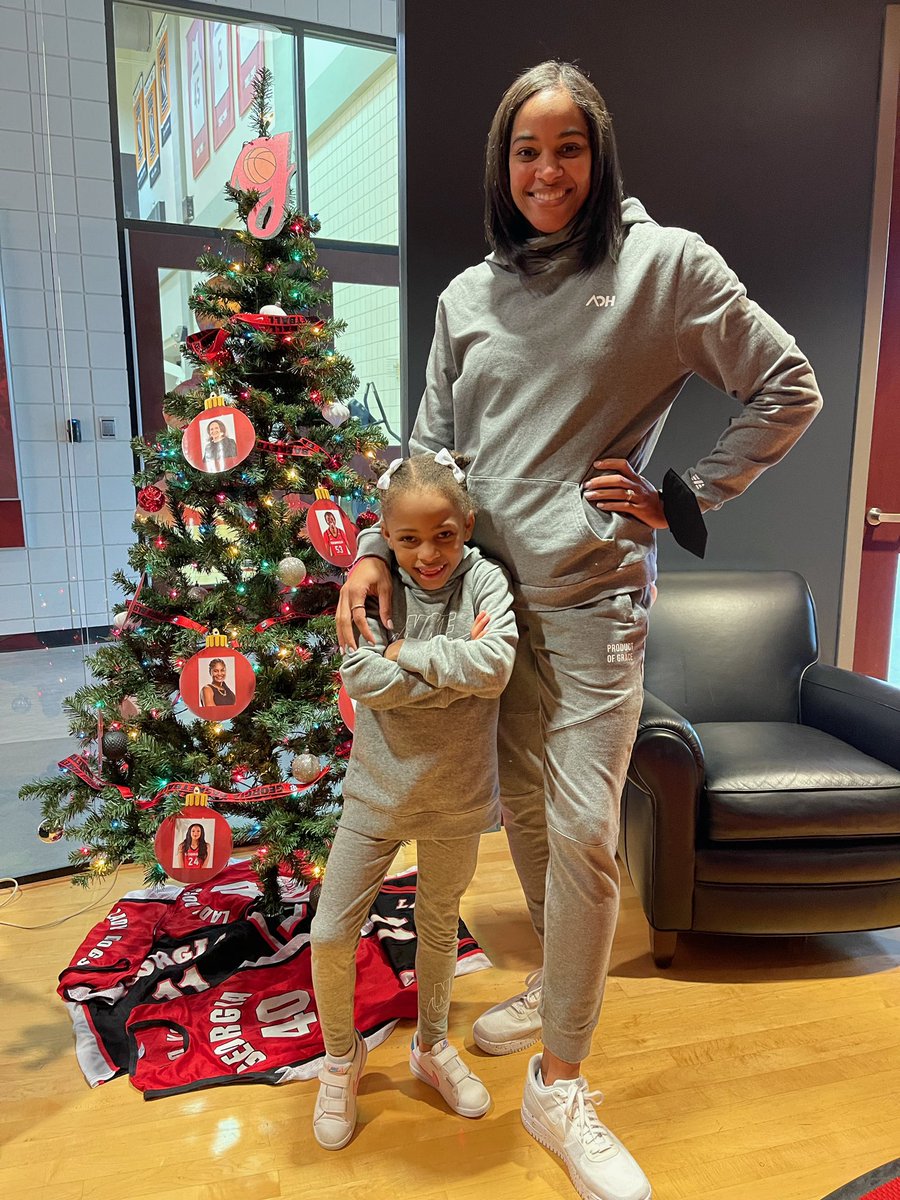 Joni Taylor tweet media