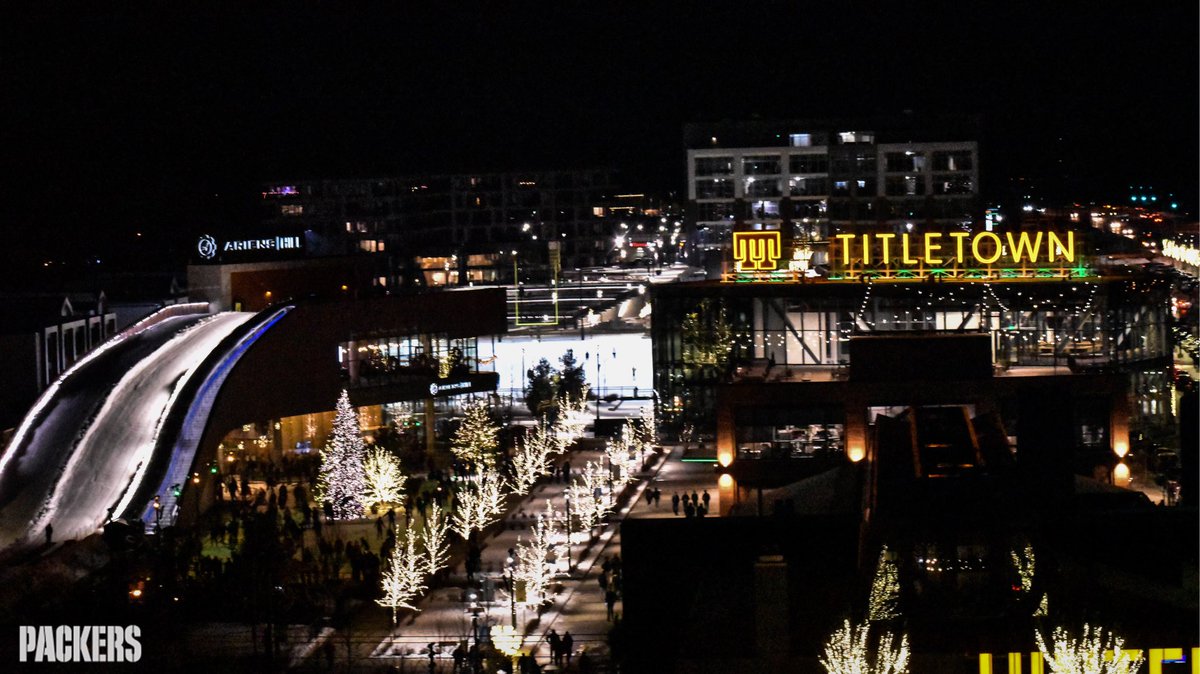 packers's tweet photo. .@titletown looking like a holiday card 🎄😍 https://t.co/QGgOyweZMr