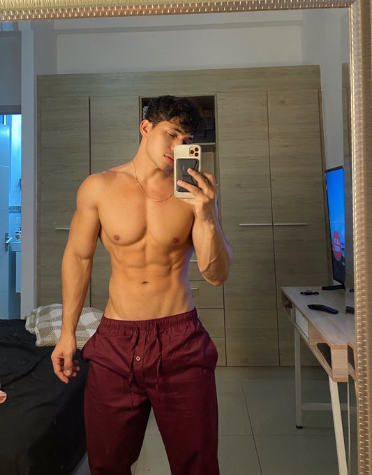 Good Night ✨ https://t.co/QyAuNDR9vR