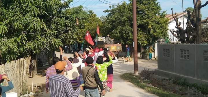 NansoeY's tweet photo. Regular anti-regime strike was staged in cohesive support to NUG Govt by #ShweBo citizens .

#WarCrimesOfJunta 
#Dec12Coup 
#WhatsHappeningInMyanmar https://t.co/yuWcrbDEVI