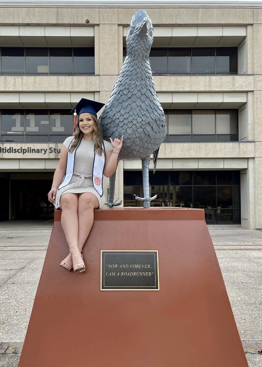walerie_valerie's tweet image. Now and forever, I am a roadrunner 🧡💙 #UTSAGrad21
