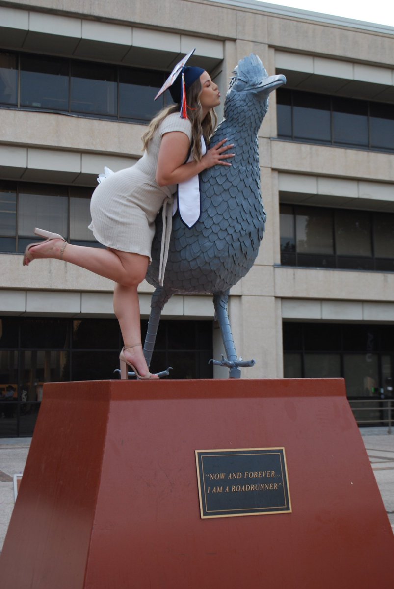 walerie_valerie's tweet image. Now and forever, I am a roadrunner 🧡💙 #UTSAGrad21