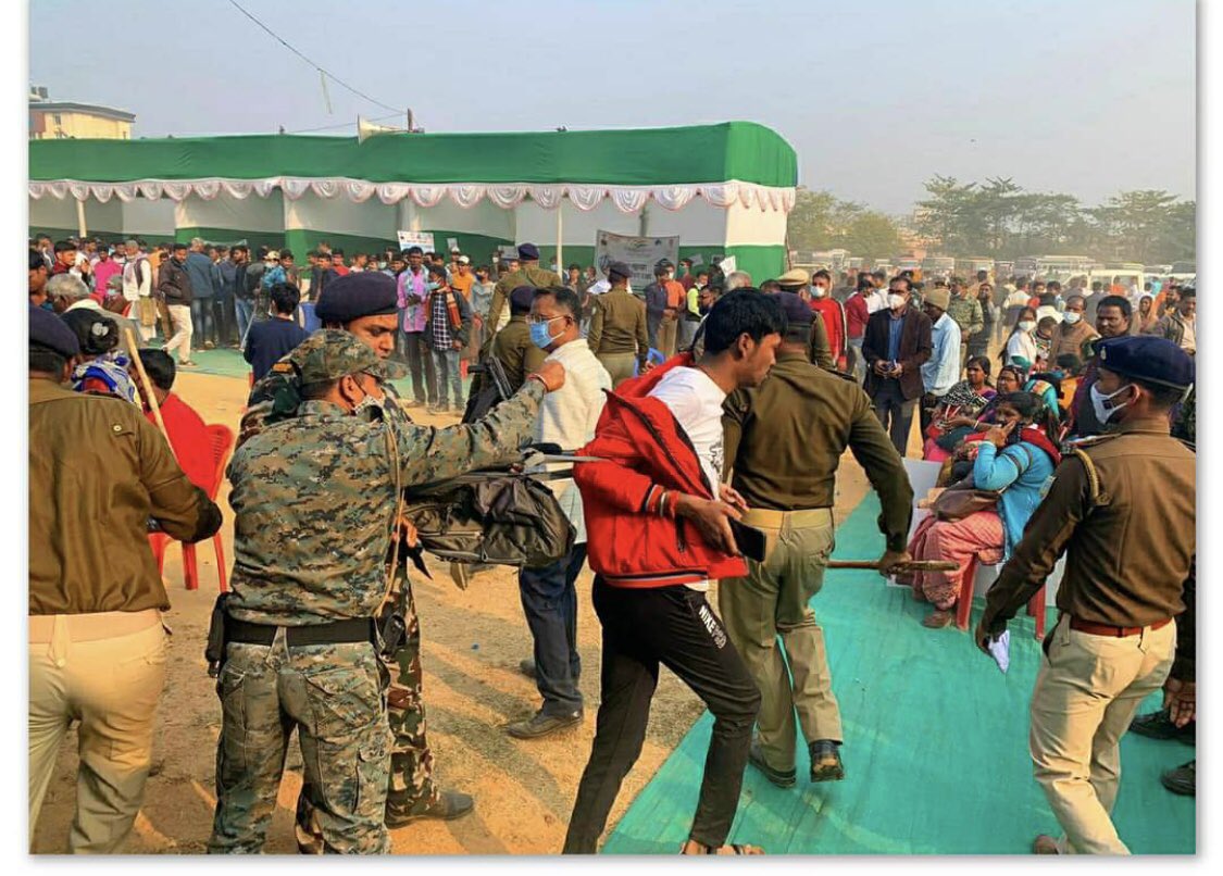 ShahiPratap's tweet image. नौकरी माँगो 
लाठी पाओ ...

एक एक लाठी की आवाज़ 2024 में इस सरकार के ताबूत की अंतिम किल के रूप में जानी जाएगी ...

@HemantSorenJMM @blsanthosh @dprakashbjp @idharampalsingh