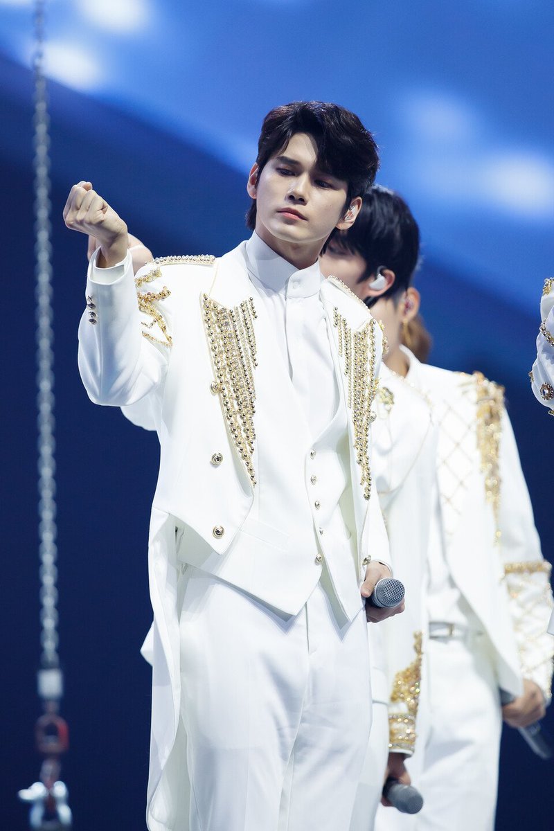 무대위 성우 좋아 미치겠다.