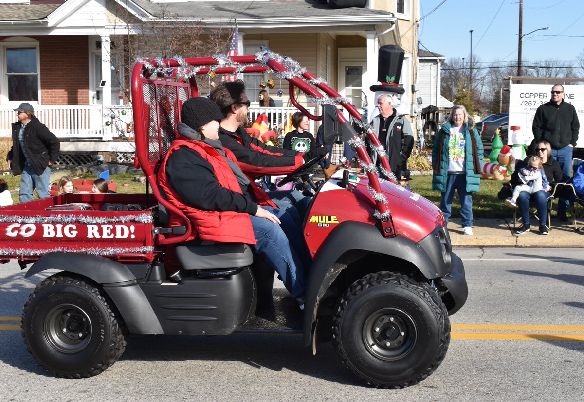 SoudertonBigRed's tweet photo. Last Saturday was a fantastic weather day to see the awesome @SASD_SAHS Big Red Marching Band in the Souderton Christmas parade supporting our town! https://t.co/ATwDDhIDDP #marchingband #soudertonbigredmarchingband #soudertonbigredband #souderton #SoudyProud #MySouderton #hohoho https://t.co/d6n46Ls8ZV
