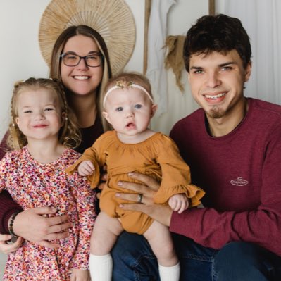 NielsenHannah's tweet photo. #NewProfilePic https://t.co/X0bFN7LqUY