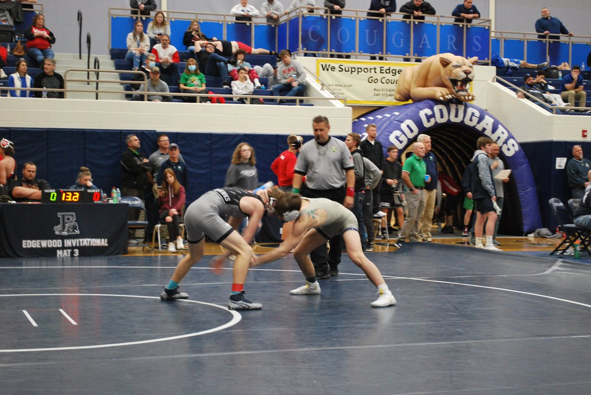 LEHSWrestling's tweet photo. Congratulations to the Thunderhawk Varsity Wrestlers who placed at the Edgewood Inv today:
Sam Pennix 2nd
Kevin Kornau 4th
Tyler Epstein 5th
Kam Freeman 6th
Jags Singh 6th 
Good Job guys! 
#wrestlingisfun https://t.co/KdiDDj6WiW