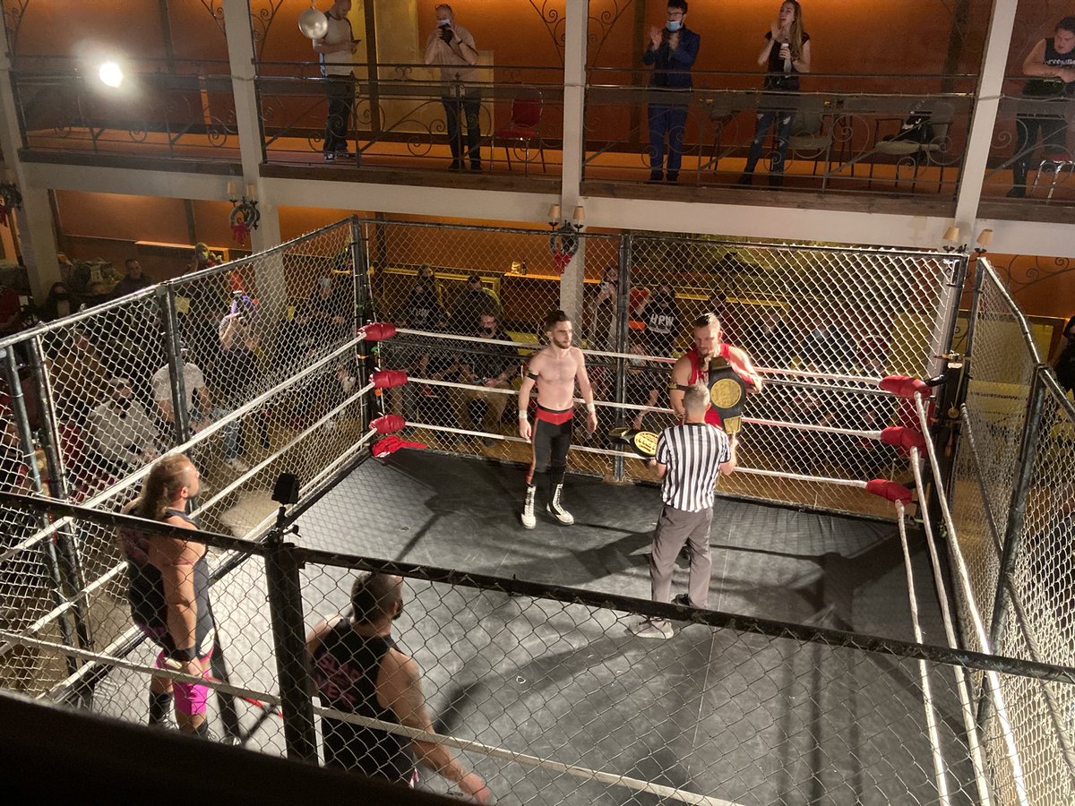 wadeo29's tweet photo. The calm before the storm …
#CageMatch #TagTeamTitleMatch https://t.co/b3X21afror