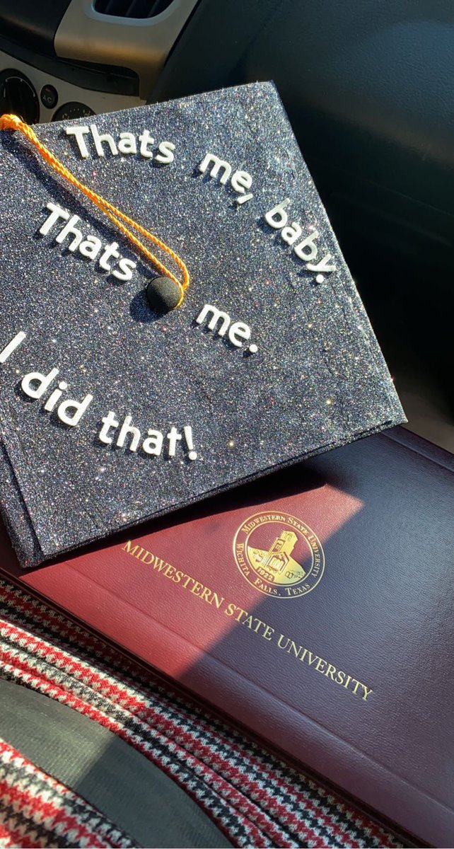 Jswizzle_16's tweet photo. I did a thing today💁🏽‍♀️🎓😍 https://t.co/ICBpUIxA0a