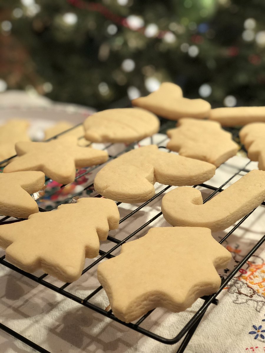 RedTrashPanda33's tweet photo. Lots of baking going on here at the homestead. #cookies #homestead #holidaybaking #peanutclusters https://t.co/37QFPtVZnx