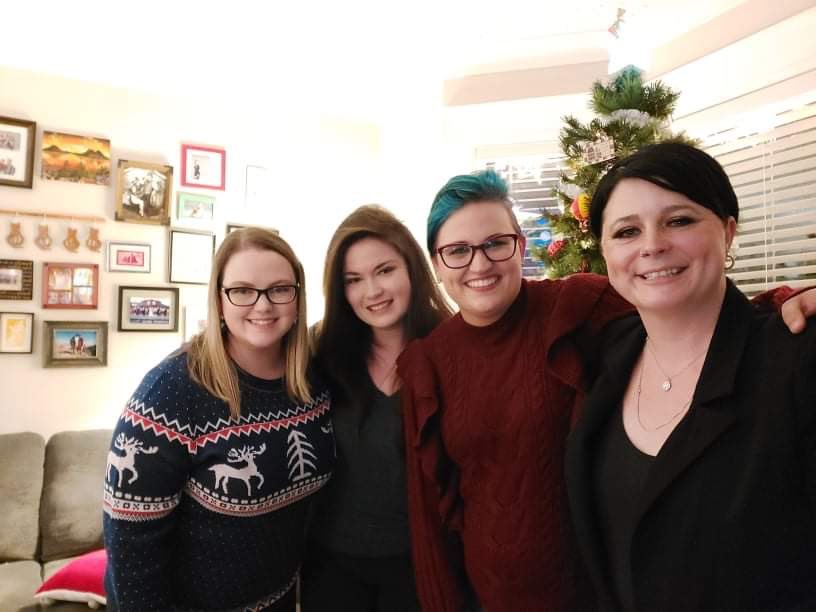 Amandaandlola's tweet photo. Love these ladies :) had a great time tonight @lizandersonNL @NChantell32 @KayTeaLifestyle #youtubeParty https://t.co/8gJbDOZOGC
