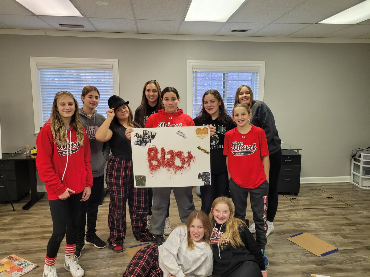 CoachKelly007's tweet photo. Today we had our team building/bonding day!  I wish we had more time,but we accomplished a LOT! The brain mapping concept will better as each girl gets more clear on HER goal for this team 🥎 
Thanks to @UACoachMurphy for introducing the word #Mudita at the https://t.co/z5qLgtzbGa