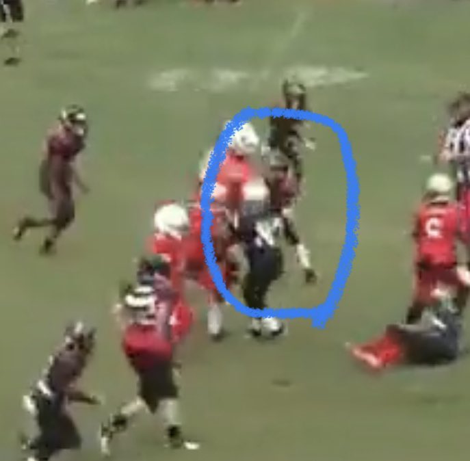elizabeth6064's tweet photo. @overtime This one who realized he mulled over his teammate and got real quick out the way has made my day. I watched this video 10 times before I even noticed that lol https://t.co/fKOrVtOLHH