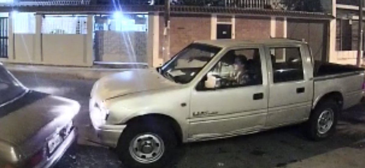 henry_bernard's tweet photo. #Denuncia #Comparte 10/Dic 2:40AM. Si tienen información del propietario(a) [FOTO], favor comunicar por interno a fin de llegar a un acuerdo. Caso contrario, se procederá con denuncia en fiscalía. Favor RT @ATMGuayaquil @Cupsfire_gye @CuenteroMuisne @FiscaliaEcuador @Riesgos_Ec https://t.co/IeQWedAluL