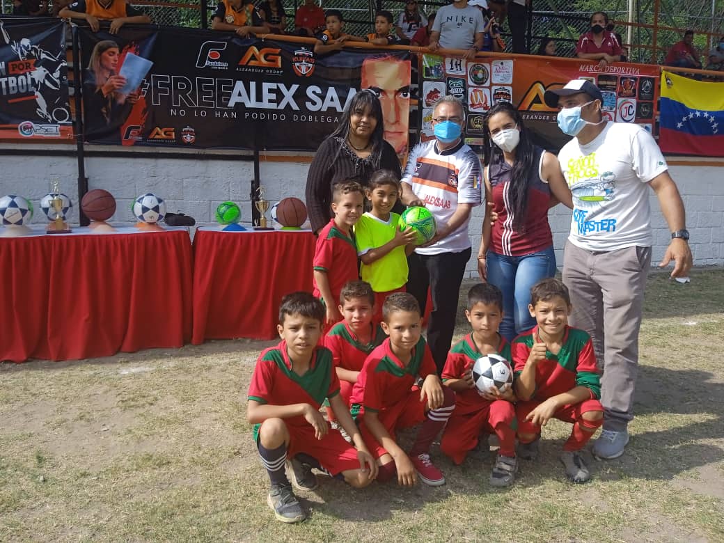 DeportTrujillo1's tweet photo. A pocos días de haber iniciado la gestión del nuevo Instituto Autónomo Municipal de Deportes, es grato anunciar que se logró una dotación de #EquipoDeportivo para las 7 parroquias del Municipio #Trujillo 
Agradeciendo la Colaboración d empresas que han acompañado
@carloscontigo https://t.co/guHRMmMueD