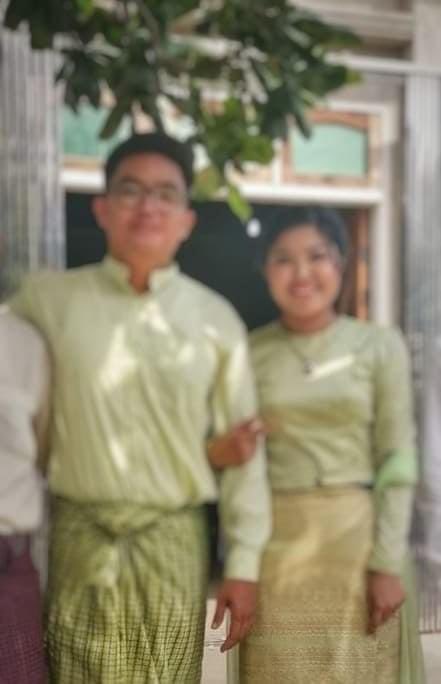 Haruonchill's tweet photo. tw // death
Ko Rkar Phyo and his wife Ma Chan Mya Nyein, a 4-month #pregnant nurse at City Hospital, were savagely SHOT DEAD by Junta troops in front of 300 Bedded Hospital in #Mandalay’s #ChanMyaTharsi town at 7am on Dec12 for not stopping the motorbike.
#WhatsHappeningInMyanmar https://t.co/HvLbnQwwFe