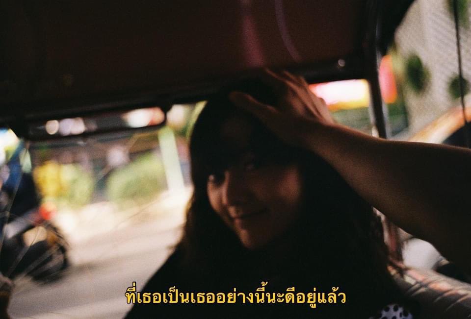 bookofchashield's tweet photo. ฉันชอบหน้าม้าของแก ถึงแกจะชอบบ่นว่ามันไม่เท่ากัน
ฉันชอบคางแหลมๆของแก ถึงแกจะบอกว่ามันแปลก
ฉันชอบแก้มเยอะๆของแก ถึงแกจะบอกว่ามันทำให้แกดูอ้วน
เอาจริงๆ มีหลายอย่างที่แกชอบบ่น...
แต่สำหรับฉัน ฉันว่าเป็นแกแบบนี้มันก็น่ารักดีอยู่แล้ว
#ChanonChanap
#Bookofchashield https://t.co/5PPFBQC6Oj