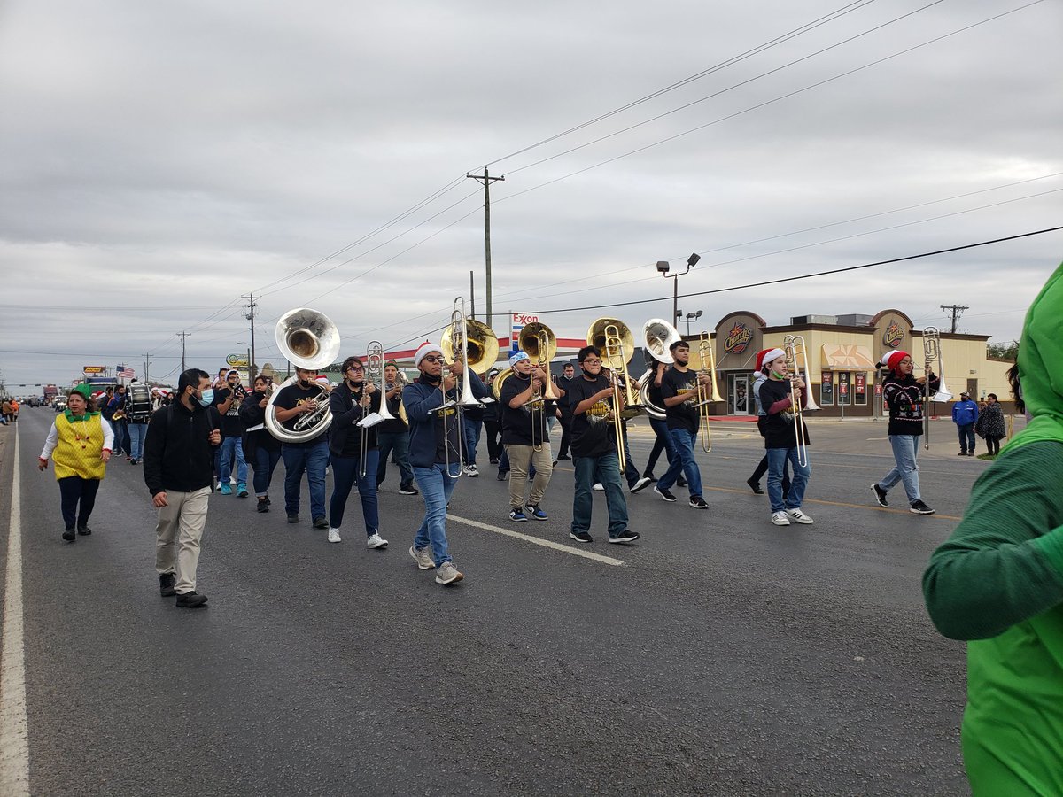 Ruth22274945's tweet photo. Our awesome CFT and High school band in today's Christmas parade. Student's did an awesome job. https://t.co/DnlKBBEuDN