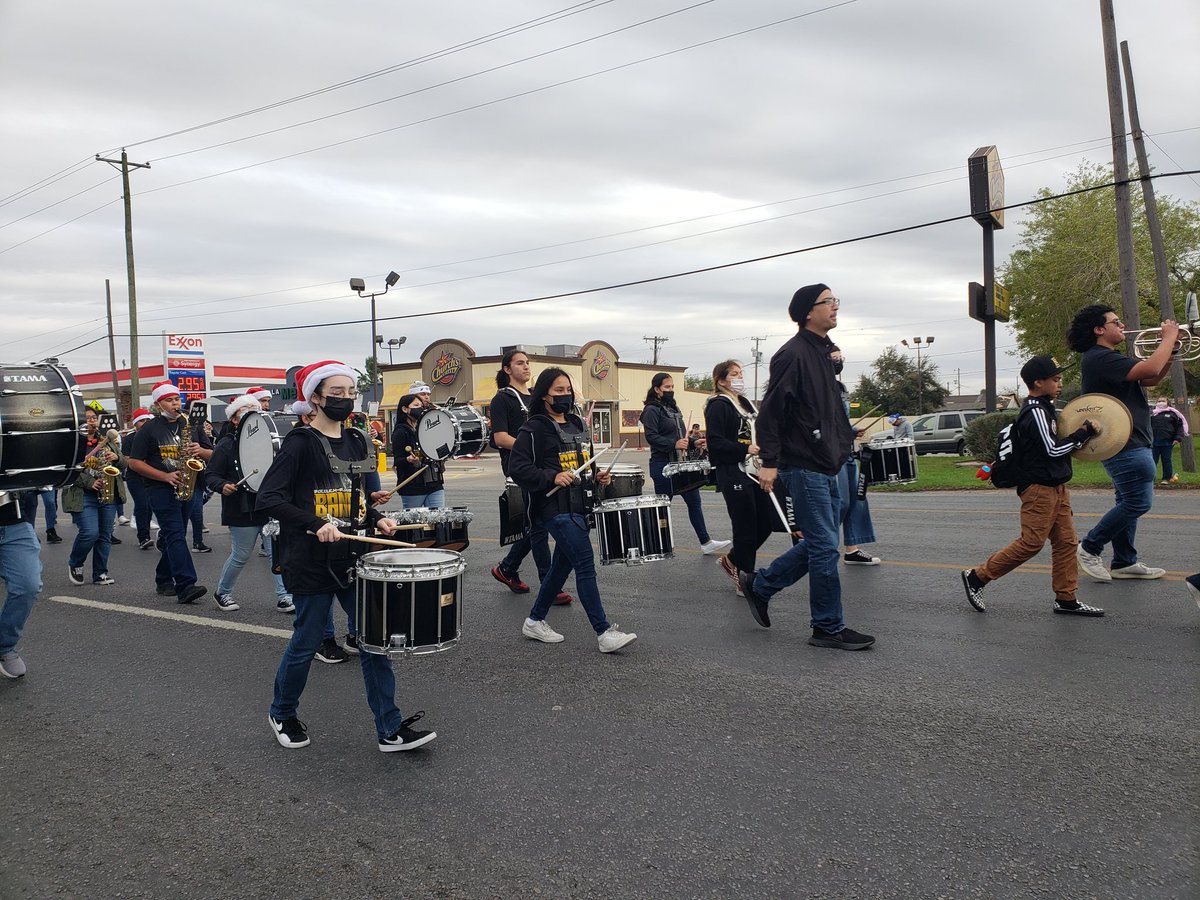 Ruth22274945's tweet photo. Our awesome CFT and High school band in today's Christmas parade. Student's did an awesome job. https://t.co/DnlKBBEuDN